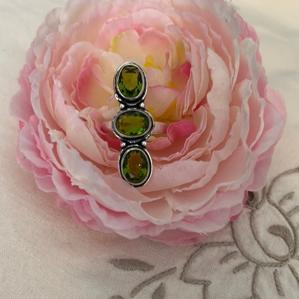 Peridot ring size 7